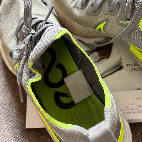 Nike REACT Gray & Lime Green FlyKnit Sneakers - Men’s Size 10 - Picture 9 of 14